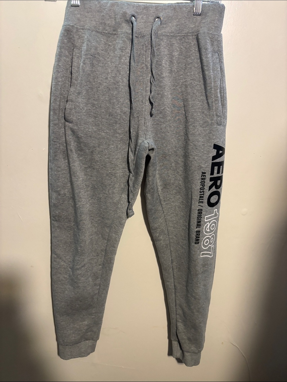 Aeropostale Men's Gray Jogger Sweatpants with AERO 1987 Graphic